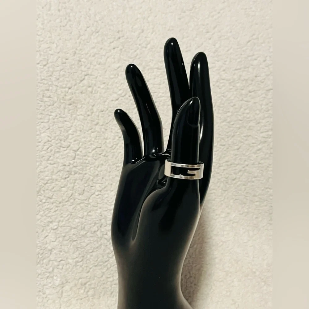 Gucci Cutout G Silver Ring - Picture 3 of 11
